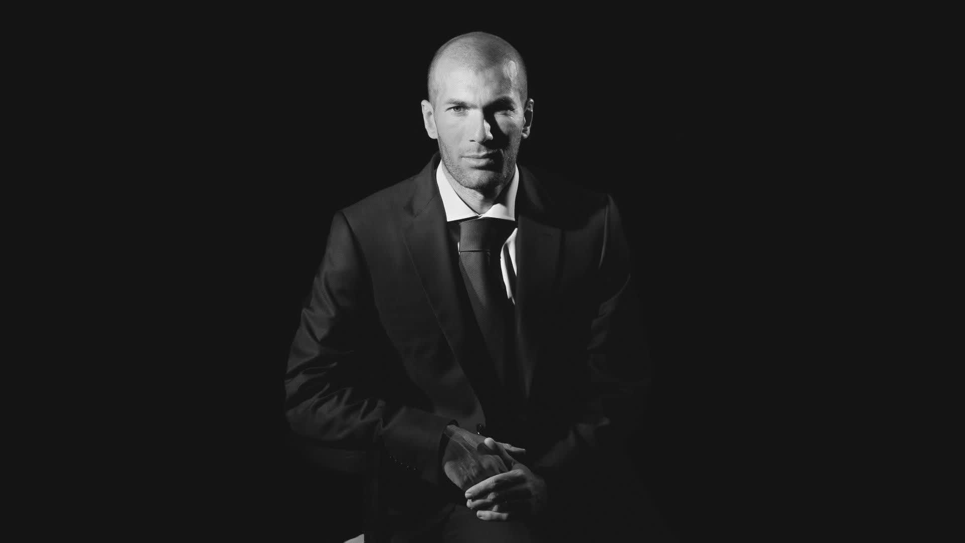 开云官网-头槌定音+点射绝杀！维尼修斯主宰世纪德比，巴萨主场饮恨遭遇联赛三连败，维尼修斯头槌+点射双响，巴萨主场0-2落败遭联赛三连败
